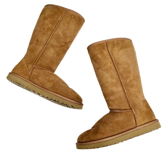 UGG Shoes - UGG CLASSIC TALL WOMEN WINTER BOOTS GENUINE SHEEP SIZE 8